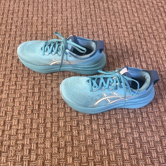 Asics Women's Gel Nimbus 27 Running Shoes - Picture 10 of 15